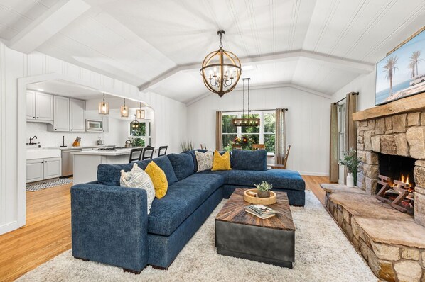Bright and open living area, designed for comfort. 