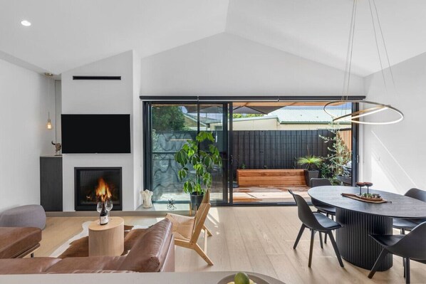 Open plan living with access to deck