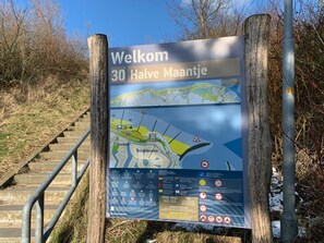 Strandopgang aan achterkant van de tuin