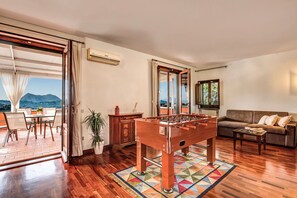 Autumn, Living Room, Spring, Summer, Winter
