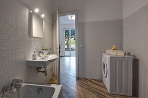 Autumn, Bathroom, Spring, Summer, Winter
