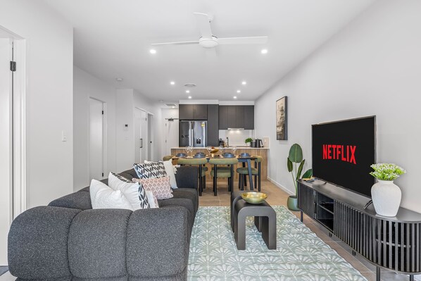 Open Plan Living, Kitchen & Dining. Smart TV