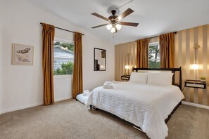 Bedroom 1- Queen with trundle
