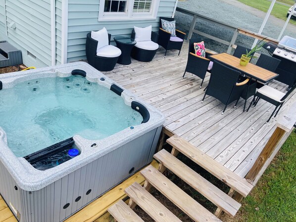 7 person hot tub on back deck overlooking fenced in yard