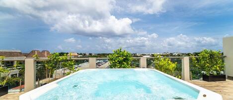 Relax and unwind in your jacuzzi after a day of exploring