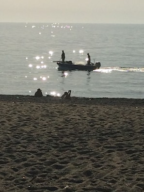 Pizzo Beach Club at sunset