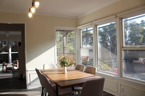 Formal Dining Room - Seats 6