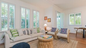 Seagrove Ohana House - Living Area to Dining Area