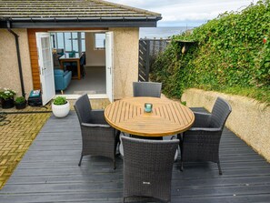 Tabelle, Eigentum, Pflanze, Möbel, Gebäude, Stuhl, Holz, Gartenmöbel, Tisch Im Freien, Interior Design