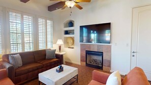 Living Area with Fireplace (Nov-Apr)