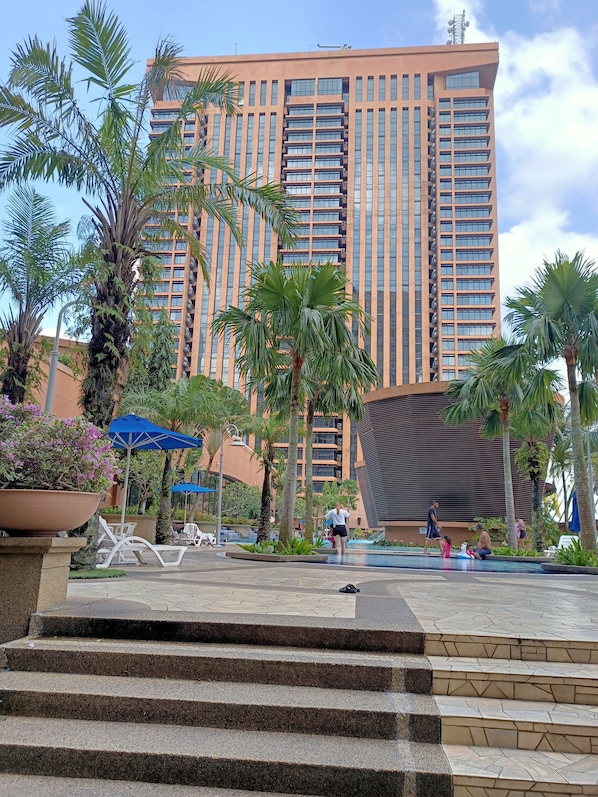 Vista frontal de la propiedad