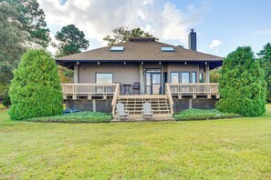 House Exterior | Large Yard Area | Close to Marinas