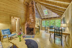 Living Room | Fireplace | Board Games | Workstation | Free WiFi