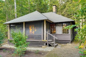 Cabin Exterior | Screened-In Porch | Community Tennis Court | Community Beaches