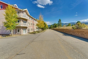 Condo Exterior | Parking | Community Lot (4 Vehicles)