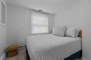 Bedroom 2 
Queen Bed