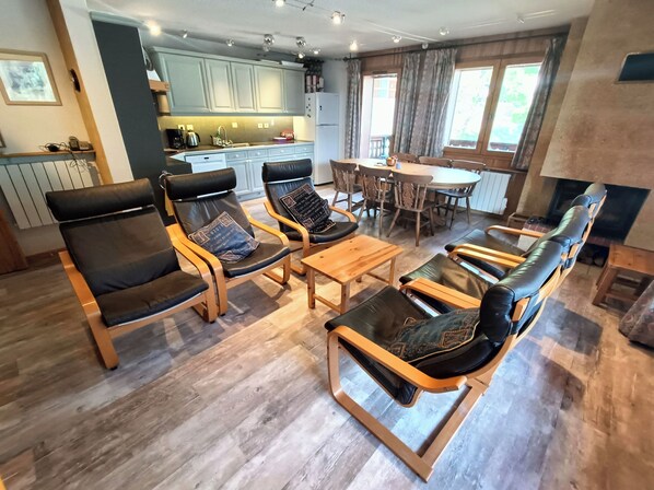 Lounge with TV and stereo, with attached kitchen/dining area and two balconies.