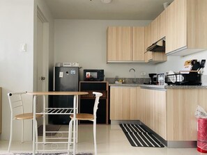 Dining Area / Kitchenette