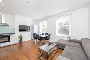 Living Room / Lounge