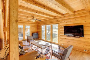 Living Room | 1st Floor | Smart TVs w/ Netflix & Hulu | Electric Heating