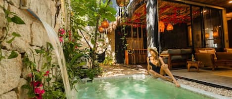 Bain à remous extérieur