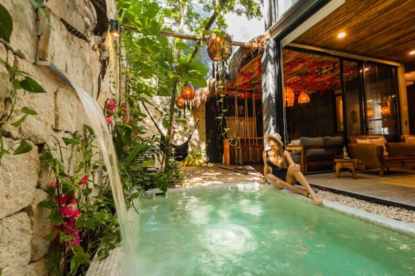 Bain à remous extérieur