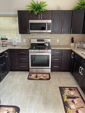 Full kitchen
