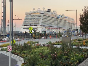 Steps away from Pier 66 Cruise Terminal.