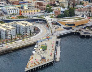 "Waterfront Sea Town Suite" located in Building shown on the left lower corner.