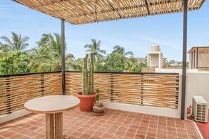 [Rooftop] ★ "Both houses had beautiful palapas that allowed amazing mountain views."