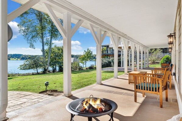 Perfect spot on the lake!