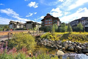 Exterior Image of this winter park condominium