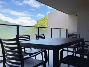 [Terrace] Relax while feeling the pleasant breeze