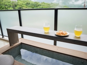 [Foot bath] All rooms are equipped with a foot bath with a counter. Relax with a drink in hand.