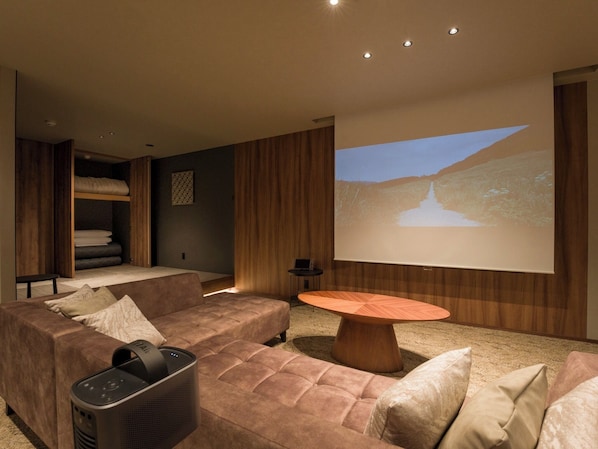 [Living room (D)] Relax and unwind on the large sofa