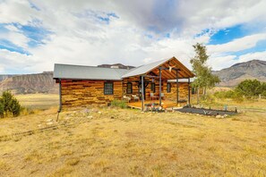 Property Exterior | Driveway (4 Vehicles) | Trailers Allowed