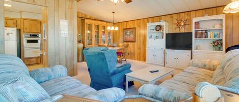 Lake Havasu City Vacation Rental | 2BR | 2BA | 1,600 Sq Ft | 1 Step Required