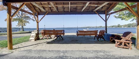Cecil Vacation Rental | 2BR | 1BA | 680 Sq Ft | 4 Steps to Enter