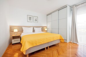 Double bed set up ( 180 cm x 200 cm )