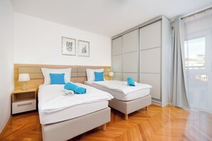 Twin bed set up ( 90 cm x 200 cm )