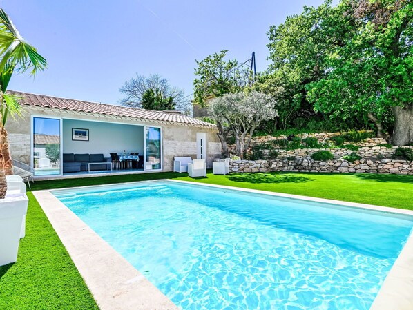 L'Eau, Plante, Ciel, Propriété, Piscine, Vert, Bleu Azur, Bâtiment, Arbre, Ombre