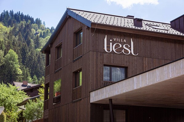 Außenseite Ferienhaus [Sommer]
