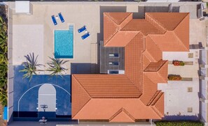 Relax by your private pool under the Aruban sun
