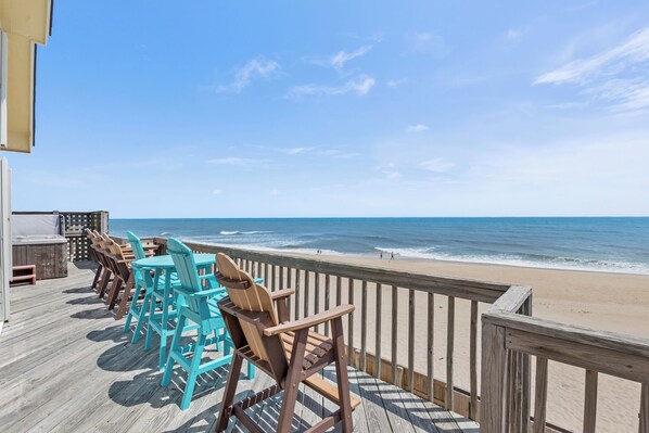 HIRO08: Ocean Crest | Top Level Sun Deck