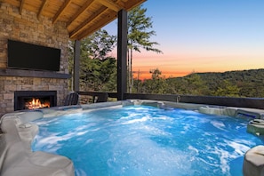 Watch the sunrise from the hot tub!