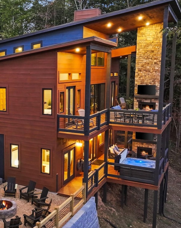 Modern Luxury with outdoor living space galore! Perfect for a large family vacation!