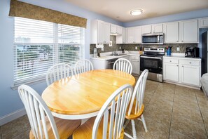 Kitchen/Dining area