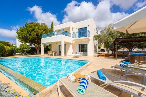 Beautiful villa with private pool and terrace