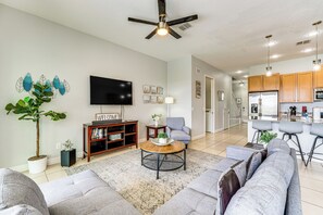 Living Room | 1st Floor | Smart TV | Board Games