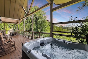 Outdoor spa tub